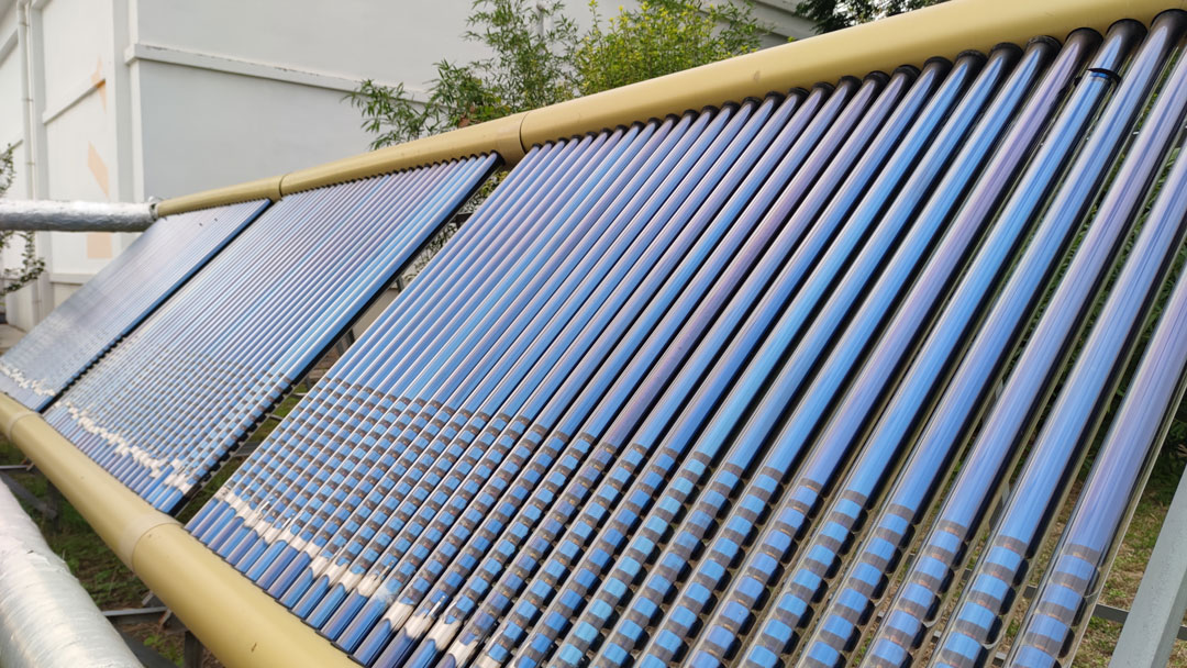 Double-pass Evacuated Tube Air Collector